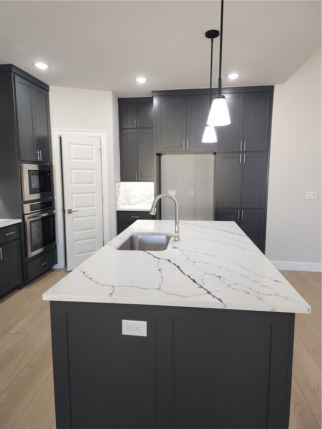 Building Photo - 2700 SW Blustery Dr