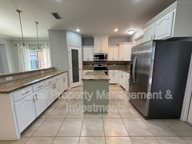 Building Photo - 1402 Mulberry Dr