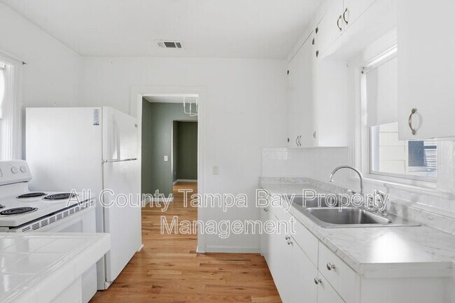 Building Photo - 1106 W Peninsular St