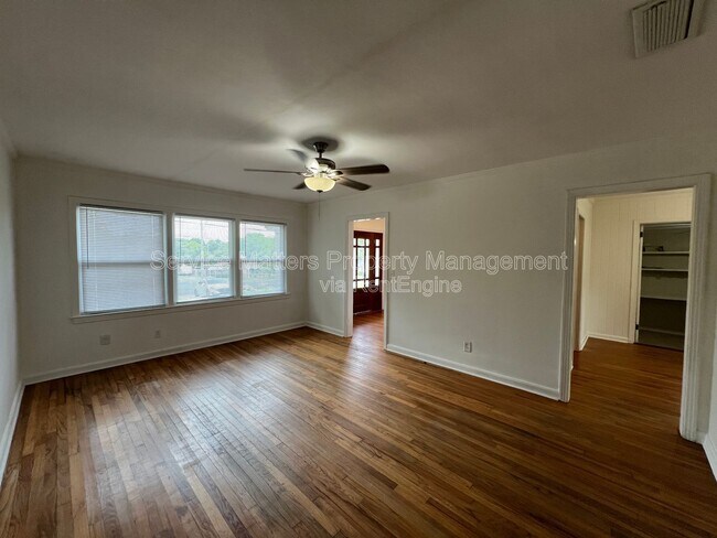 Building Photo - 3543 Bayou Blvd