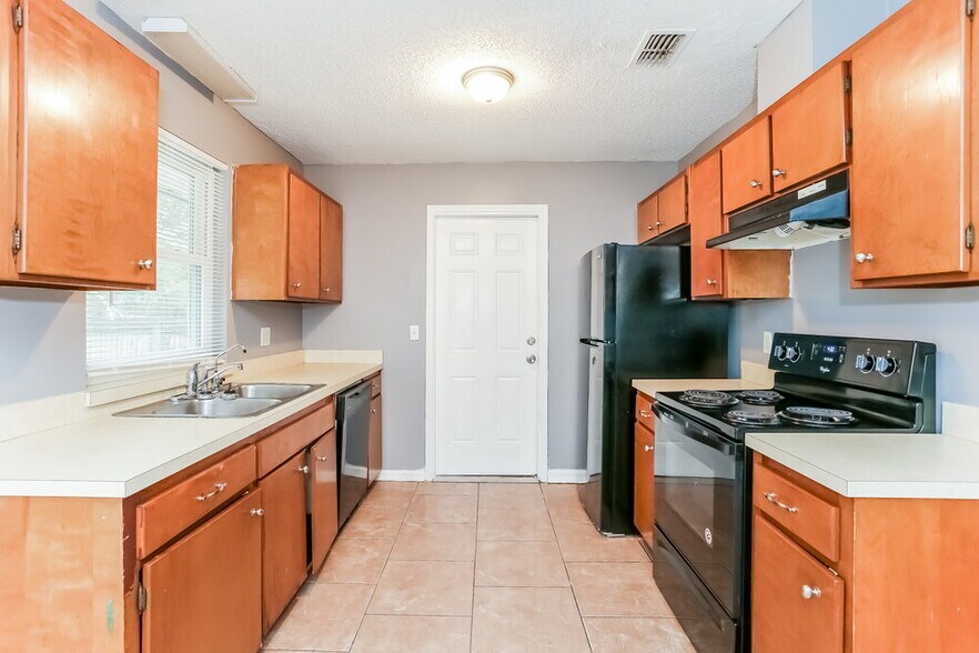 Building Photo - 5049 Yearling Ln