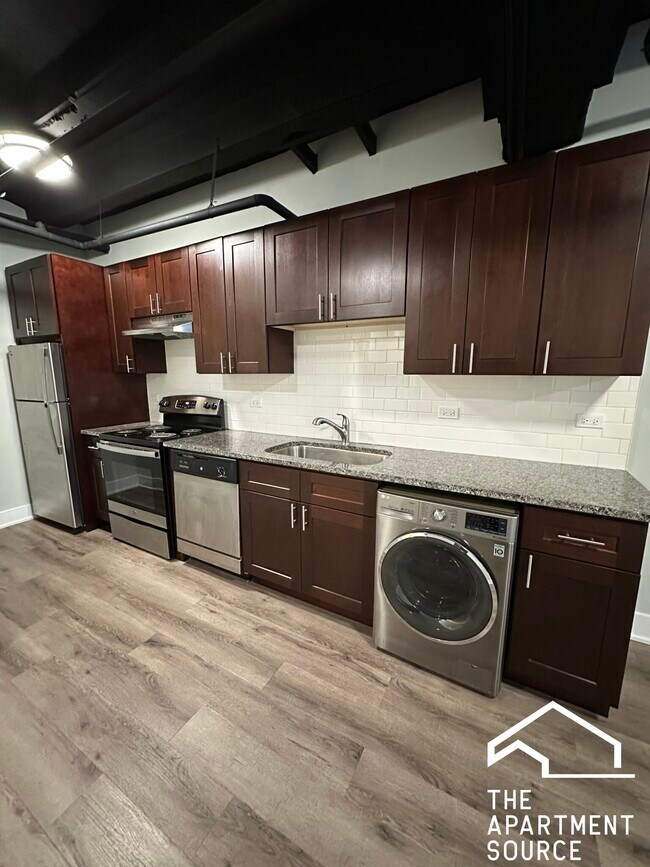 Primary Photo - 725 St Johns Ave