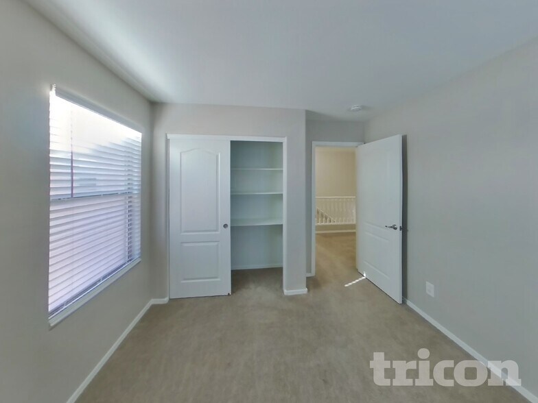 Building Photo - 9526 N 81st Dr