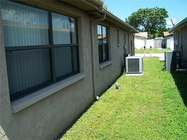 Building Photo - 7204 Brentwood Dr