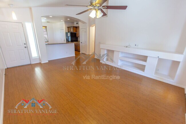 Building Photo - 8039 W Alex Ave