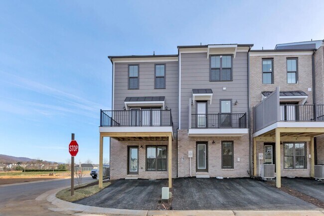 Building Photo - Dog-Friendly Old Trail Townhome - Walk To Local Shops, Restaurants, & More!