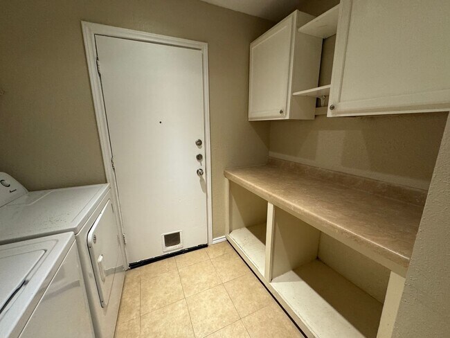 Building Photo - 10138 Inridge