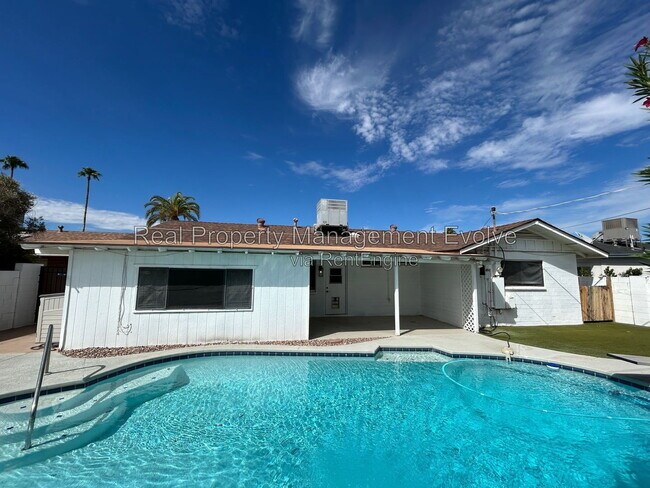Building Photo - 8631 E Jackrabbit Rd
