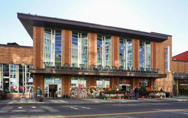 Building Photo - Spacious and sunlit condo located in the h...