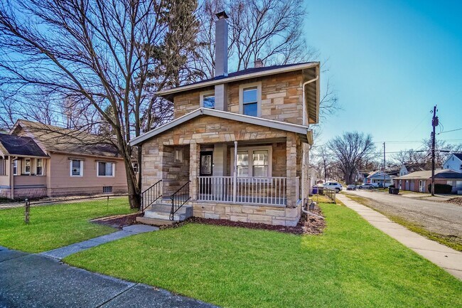 Building Photo - 1959 Barrows St