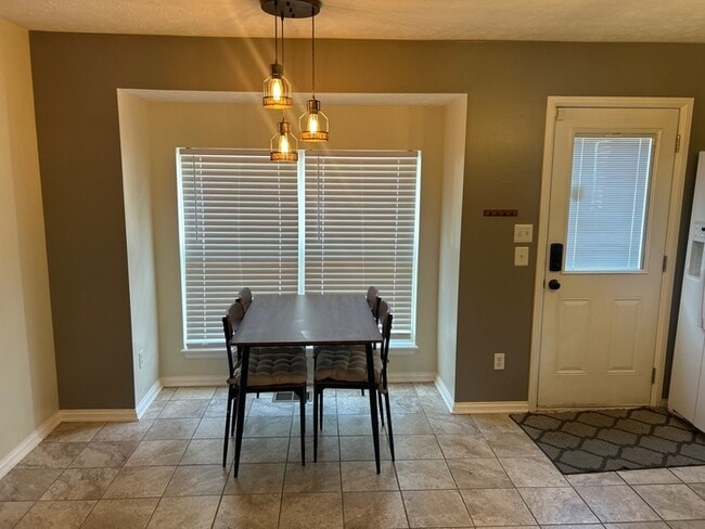 Building Photo - Welcome to 4 Bedroom and 3.5 Bath Home In ...