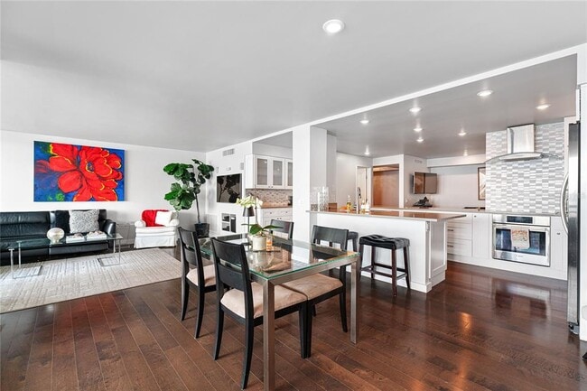 Building Photo - 5700 Mariner St