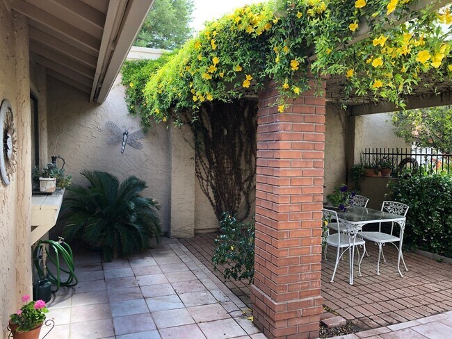 Building Photo - Lovely Home in 45+ Active Adult Community of Leisure World Available May through October 2025!