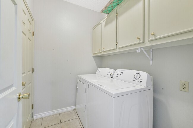 Building Photo - 165 Magnolia Bend