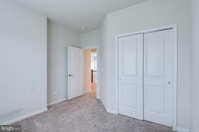 Building Photo - 41256 Lenah Point Dr