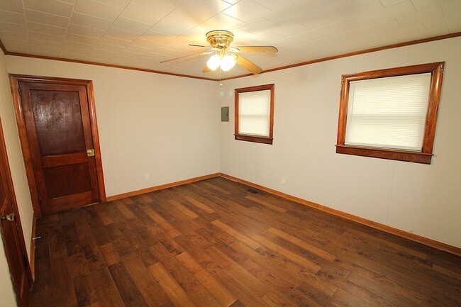 Building Photo - 3 Bedroom Home in Mount Holly, NC (Lawn Ca...