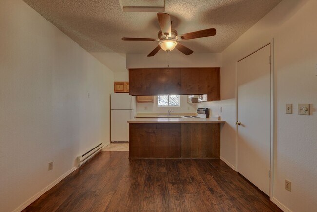 Building Photo - 638 2nd St