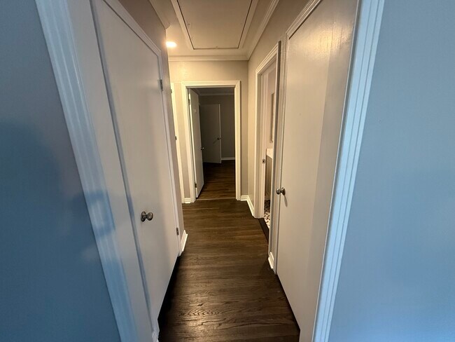 Building Photo - 404 Holly St