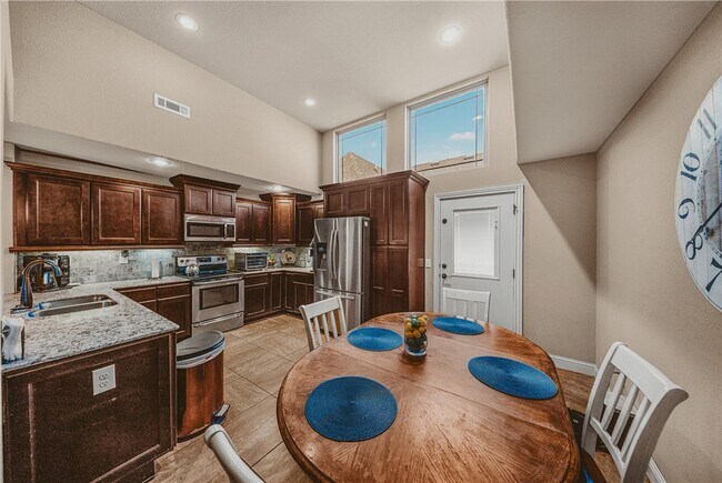 Building Photo - 3301 SW Stonepoint Ave