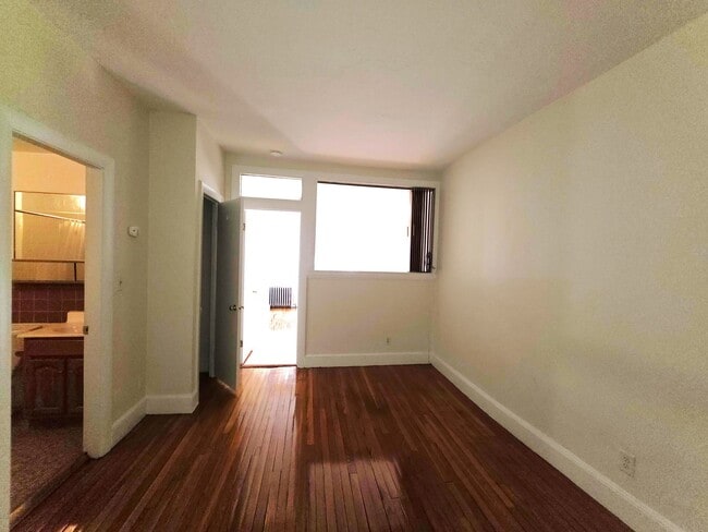 Building Photo - No Brokers Fee, No Security Deposit,  Heat, Hot Water Included, Elevator, Laundry, Parking for Rent