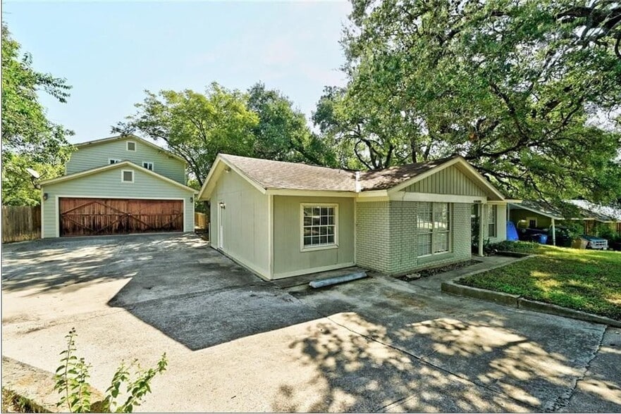Building Photo - 4603 Lennox Dr