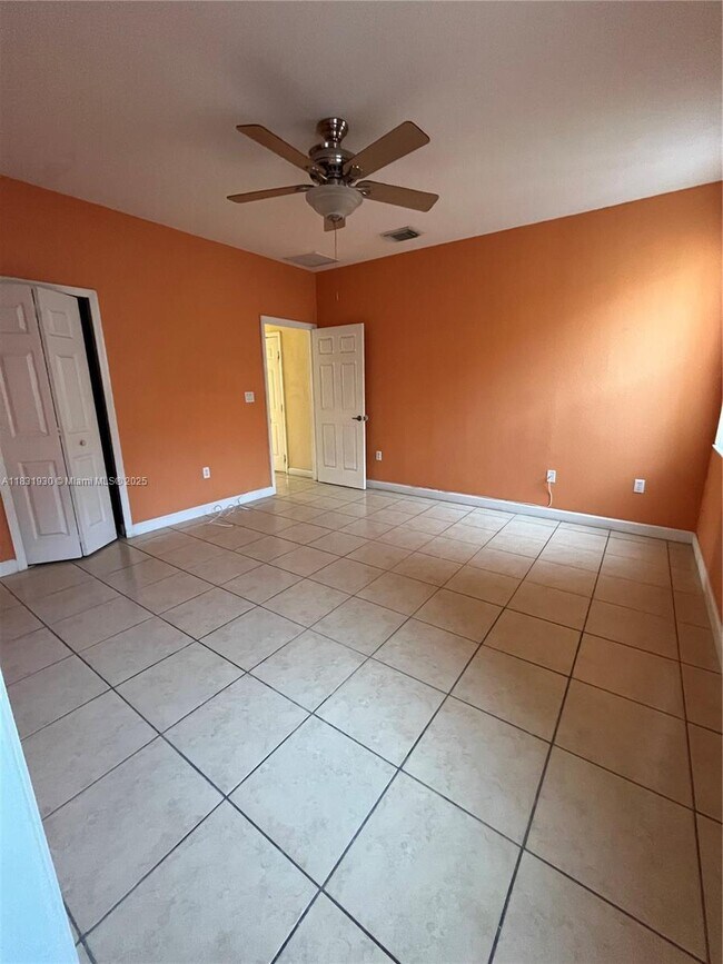 Building Photo - 9140 SW 153rd Ave