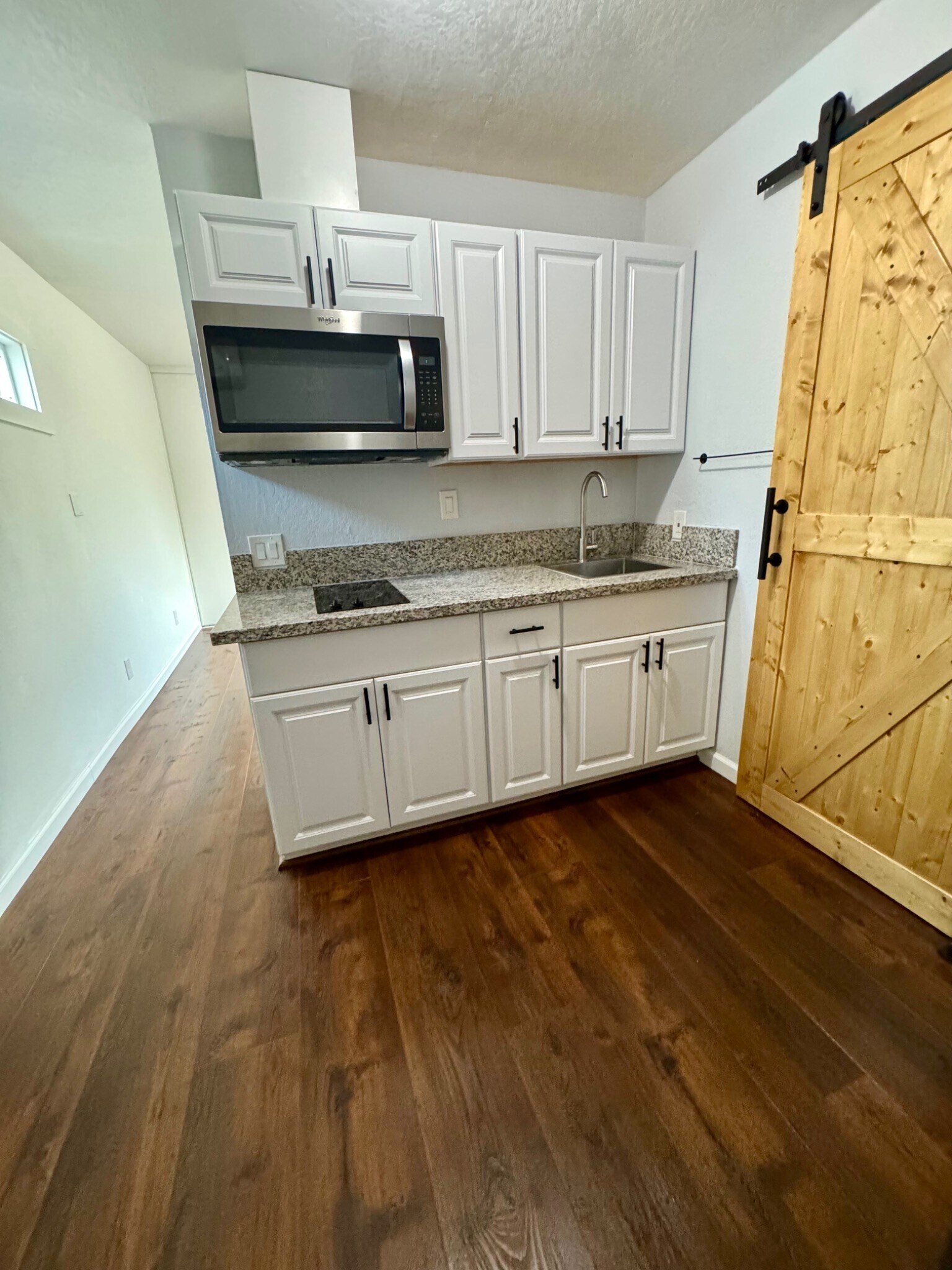 Building Photo - 1304 Louis Dr