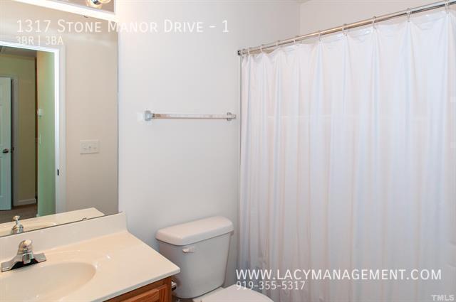 Building Photo - 1317 Stone Manor Dr