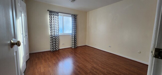 Building Photo - 9422 Bay Colony Dr