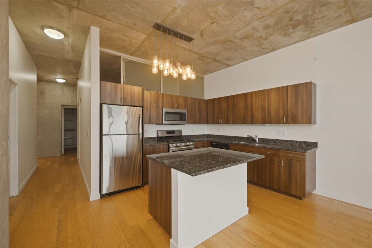 Building Photo - 235 W Van Buren St