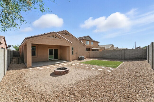 Building Photo - Rare Find! Spacious 3-Bed, 2-Bath + 3-Car ...