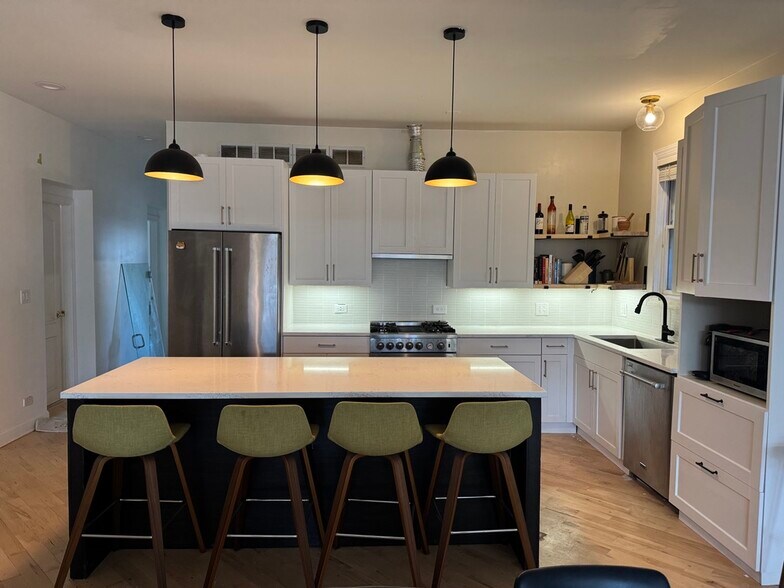 Building Photo - 2212 W Huron St