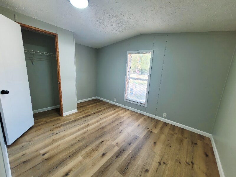 Building Photo - 44 Deerwood Park