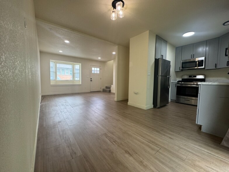 Building Photo - 1618 Banyan Dr