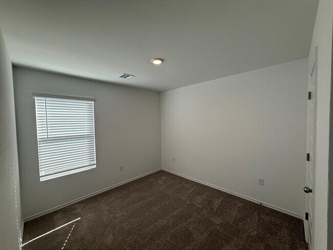 Building Photo - 3645 Pete St