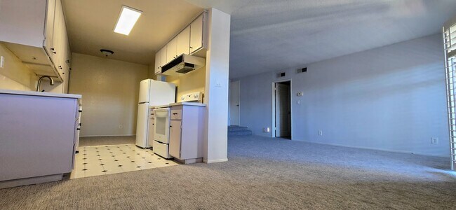 Building Photo - 277 Pleasant St