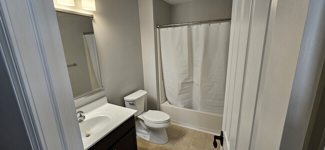 Building Photo - 911 Caralea Dr