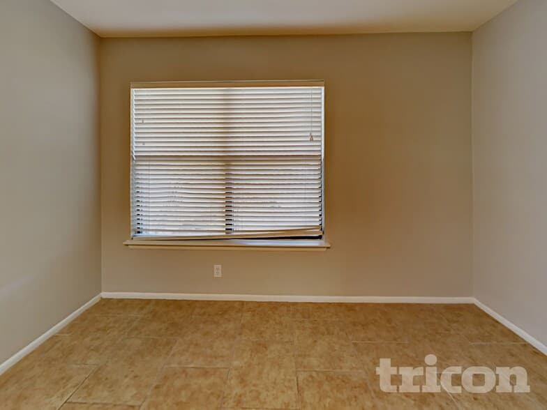 Building Photo - 7606 Chatsworth