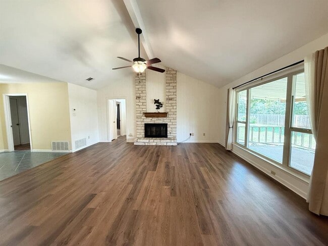Building Photo - 2631 Oak Meadow Dr
