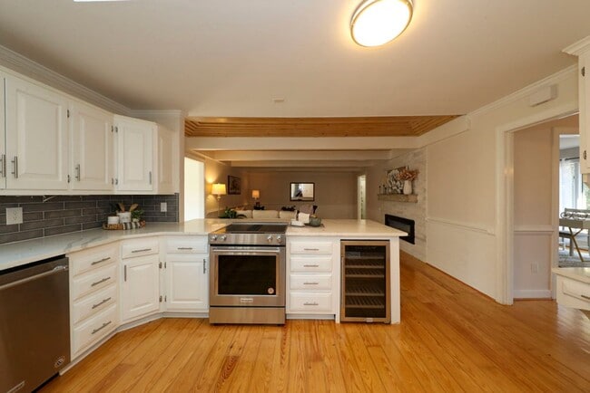 Building Photo - Luxury Kingsmill Treehouse Retreat | 7BR Custom Home with Private Suite