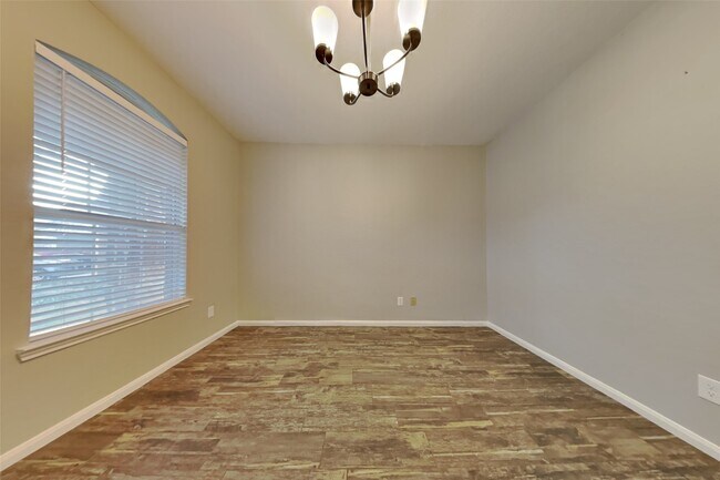 Building Photo - 21405 Surrey Glen Ct