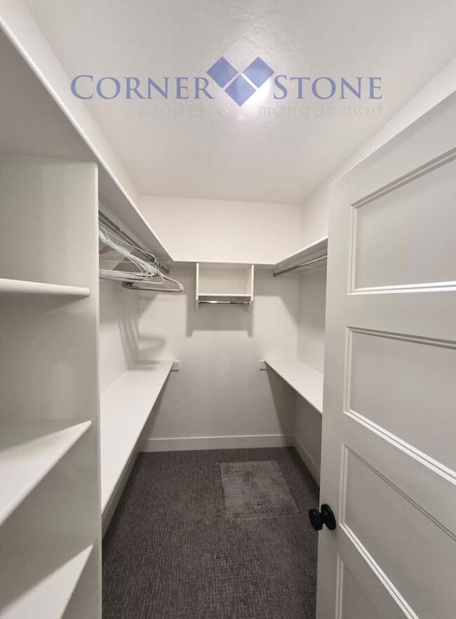 Building Photo - Stunning Northwest Meridian Gem with Designer Kitchen & Covered Patio!