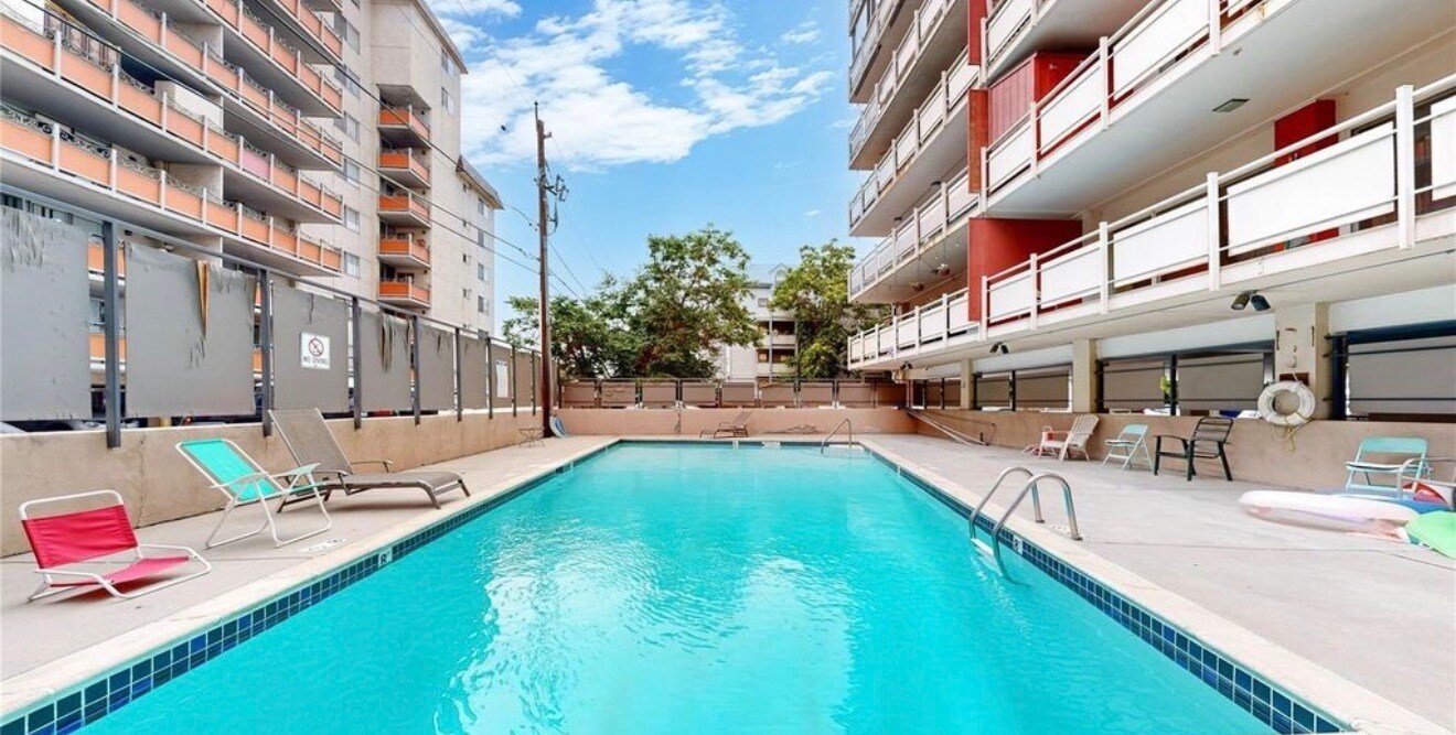 Building Photo - 1121 Albion St