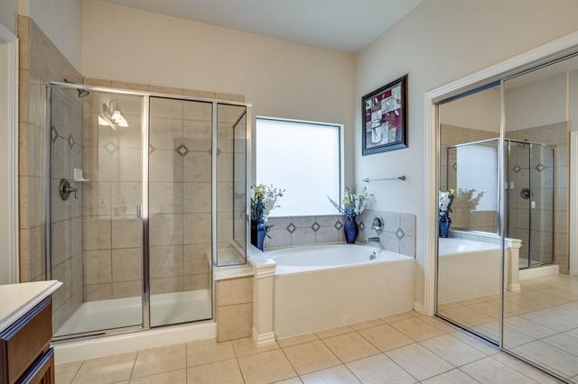 Building Photo - 7747 Ivanhoe Dr