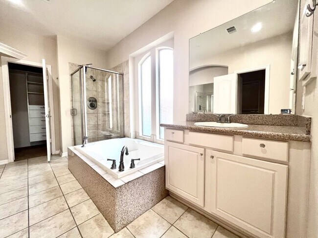 Building Photo - 5110 Shadow Breeze Ln