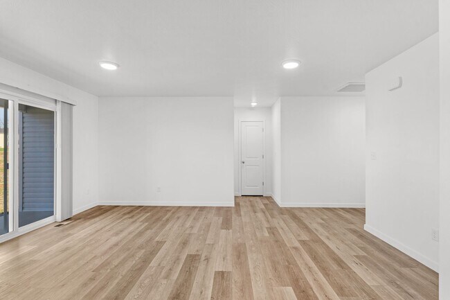 Building Photo - 804 S Lambert Cir
