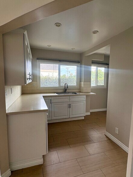 Kitchen - 8512 Saturn St