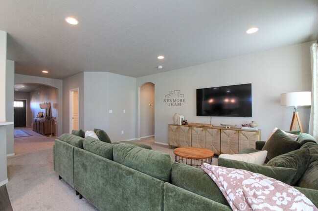 Building Photo - FURNISHED: 3 Bedroom, 2 Bath Home in South Richland