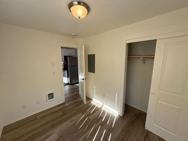 Building Photo - 3357 Portland Rd NE