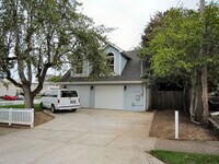 Building Photo - One Bedroom Apartment Above House, Close to Downtown